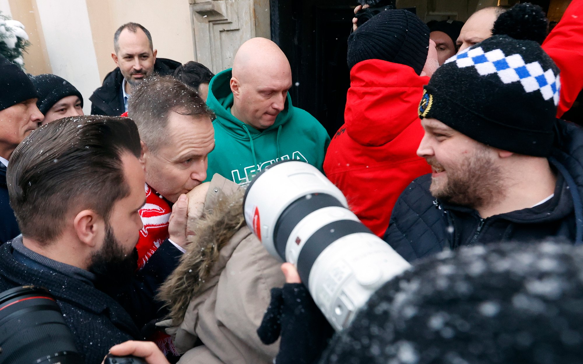 Nazistowskie symbole na pielgrzymce z Karolem Nawrockim. „Powinien był zareagować”