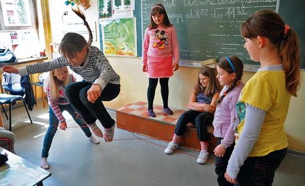 Roczna opłata za ubezpieczenie ucznia od nieszczęśliwego wypadku wynosi od 30 do 70 zł. Stawki są ne