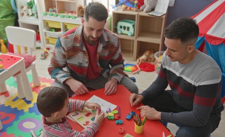 Czy geje mogą zostać w Polsce ojcami? Walczy o to jedna z głównych organizacji LGBT