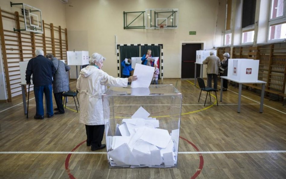 Fałszywki, zbite szyby i promile