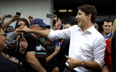 Kanada: Trudeau przed wyborami obiecuje cztery lata deficytu