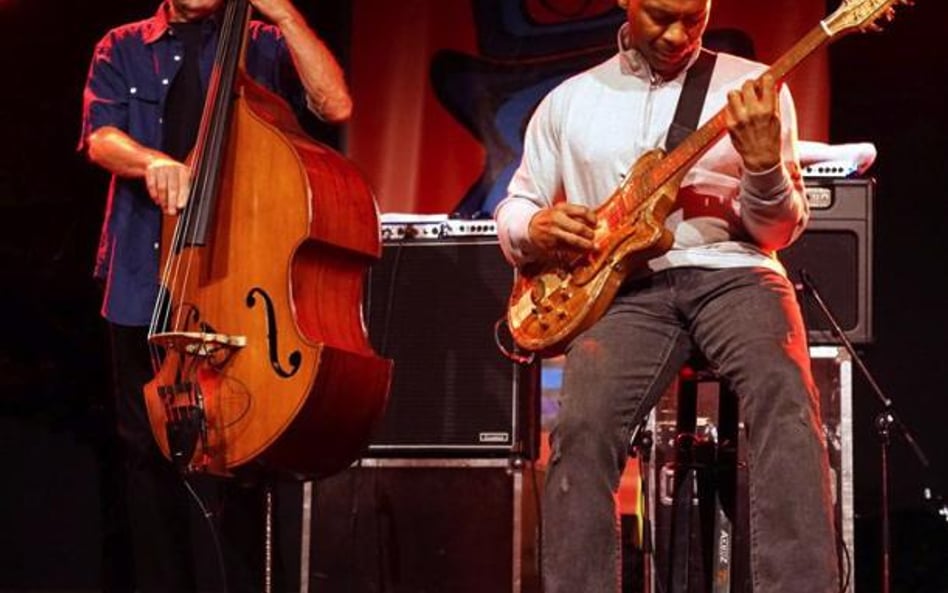 Kontrabasista Dave Holland i gitarzysta Kevin Eubanks dali jeden z najlepszych występów w historii W