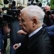 Prezes Prawa i Sprawiedliwości Jarosław Kaczyński (C) w drodze na przesłuchanie w siedzibie Prokurat