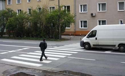 Prawo drogowe: wyświetlacze odmierzające czas do zmiany świateł na przejściach dla pieszych mogą zas