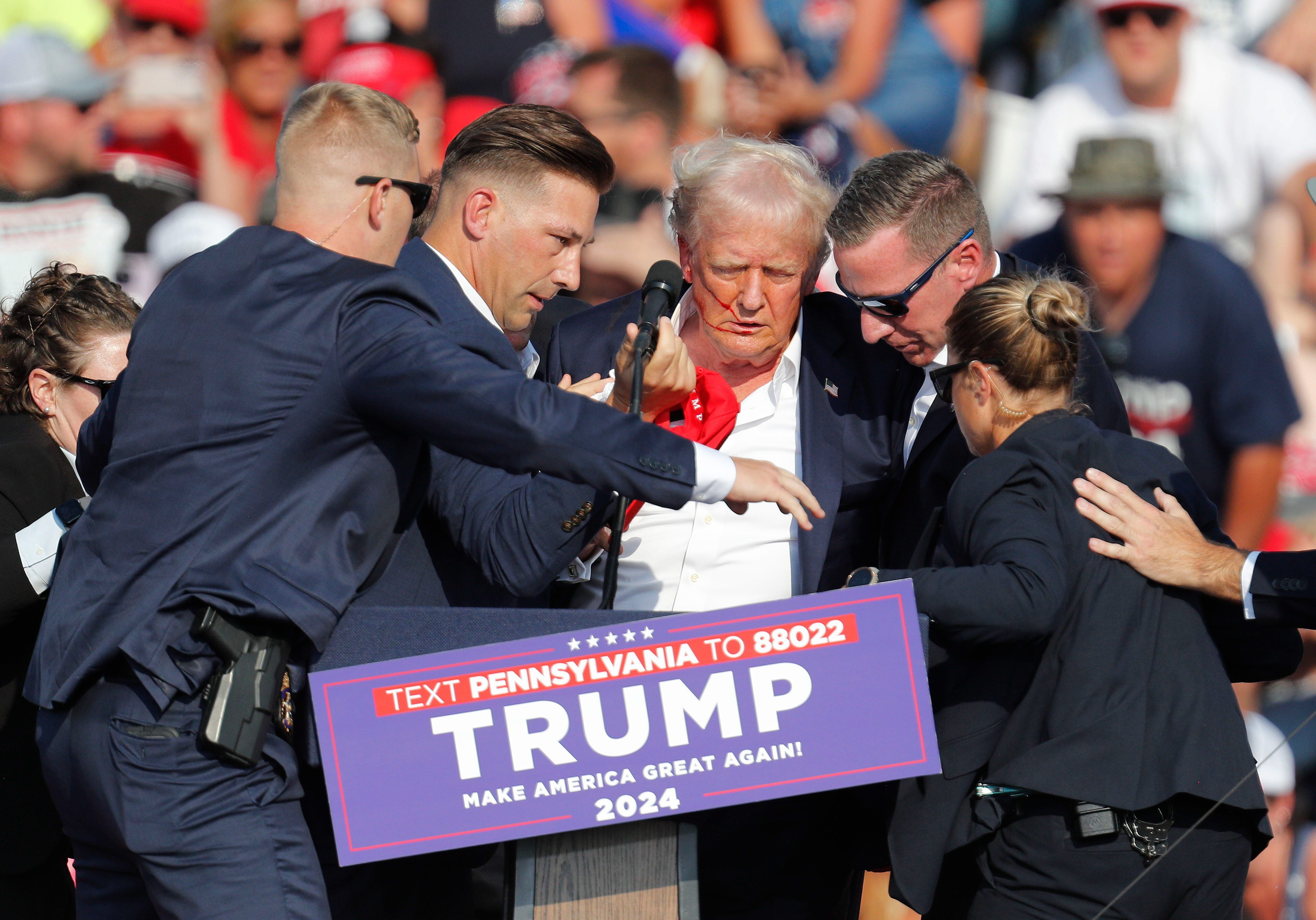 USA Po Zamachu. "Podniesiona Pięść Trumpa Przejdzie Do Historii" - Rp.pl