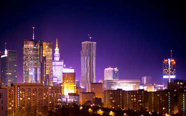 Tak świetliście jak Warszawa wyglądają centra współczesnych wielkich miast,  ale to kosztuje.