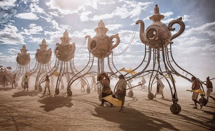 Największym świętem, coroczną celebracją mariażu psychoaktywnych środków i najnowszych technologii, 