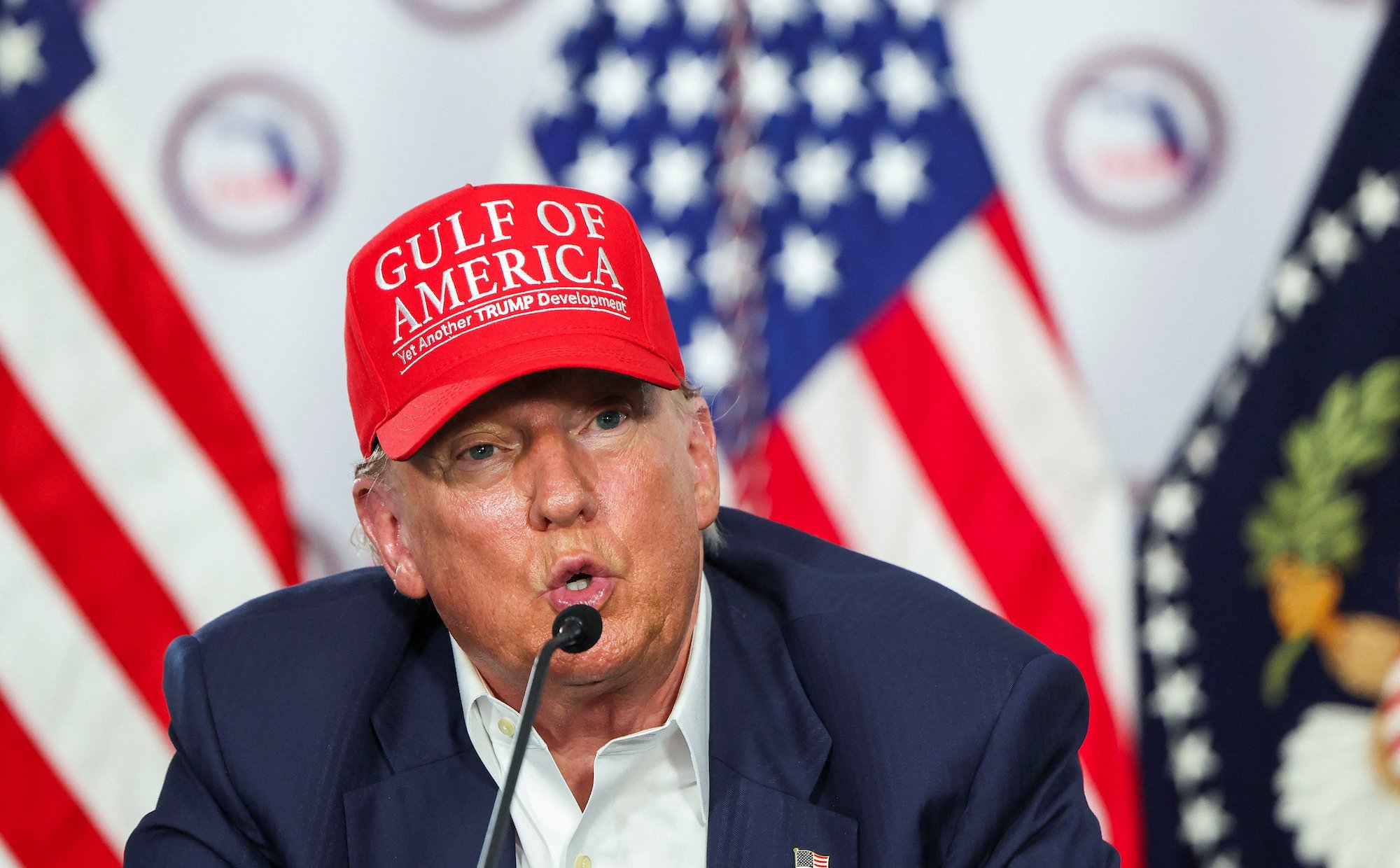 Donald Trump, najlepszy przyjaciel miliarderów. Dolar pikuje. Inwestorzy obawiają się USA