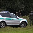 Samochód Straży Granicznej obok koczowiska uchodźców na granicy z Białorusią