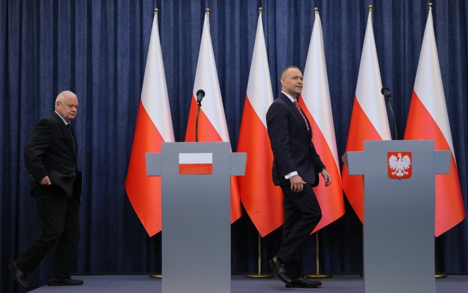 Prezydent Karol Nawrocki i prezes Narodowego Banku Polskiego Adam Glapiński podczas konferencji pras