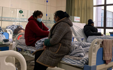 Chorzy na COVID-19 w szpitalu w Chinach