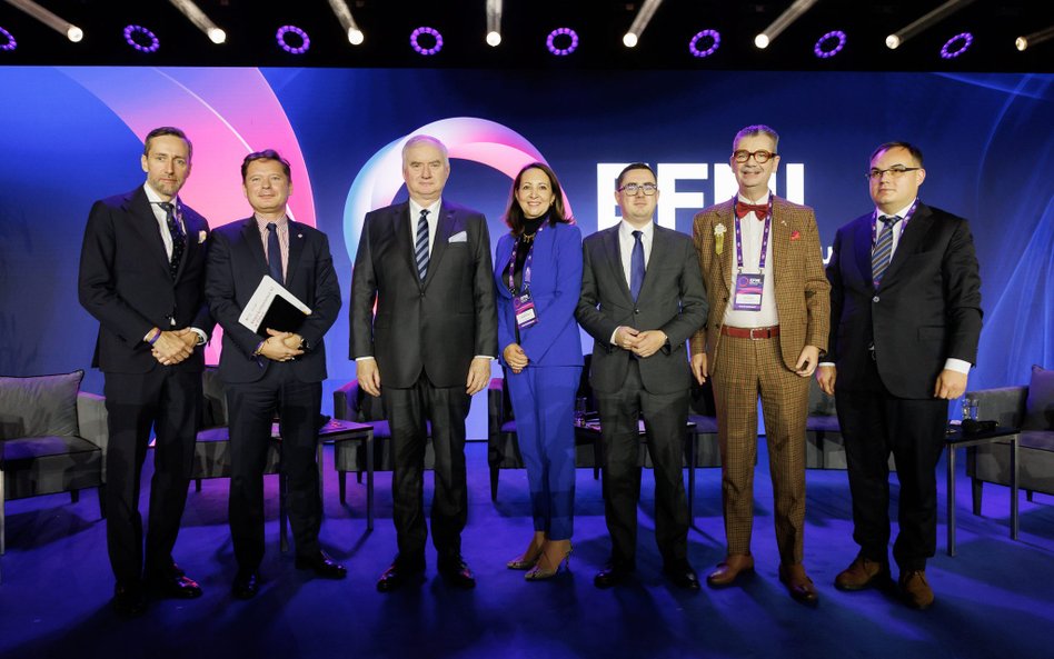 Uczestnicy panelu „Polska w poszukiwaniu nowych silników wzrostu”