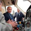 Władimir Putin nie wygląda na zaniepokojonego działaniami UE (w poniedziałek odwiedził centrum budow