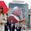 Kościół katolicki coraz bardziej zaczyna przypominać oblężoną twierdzę. W oku cyklonu znalazł się te