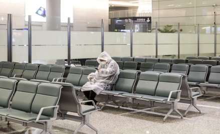 Linie lotnicze szukają oszczędności, bo tracą przez koronawirusa