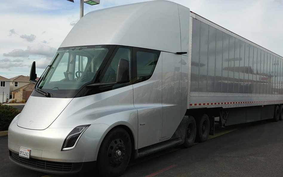 Prototypowa Tesla Semi