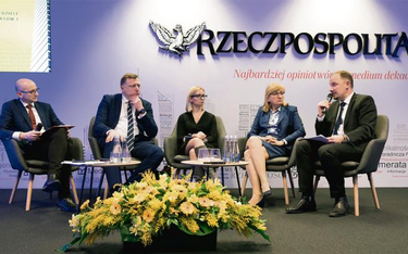 W panelu udział wzięli (od lewej, za prowadzącym Adamem Roguskim): Paweł Dziekoński, wiceprezes Kaza