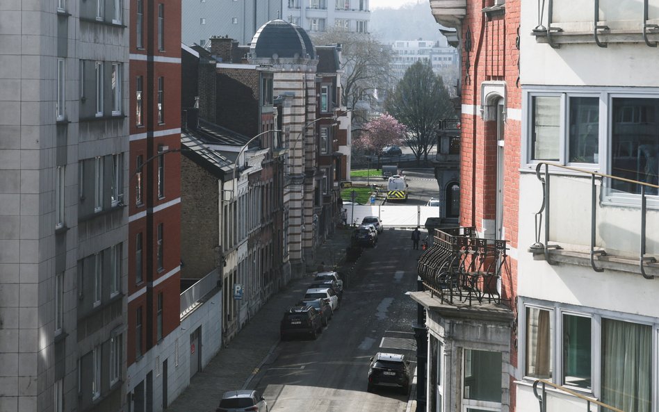 Widok na synagogę w Liège, uszkodzoną w wyniku eksplozji