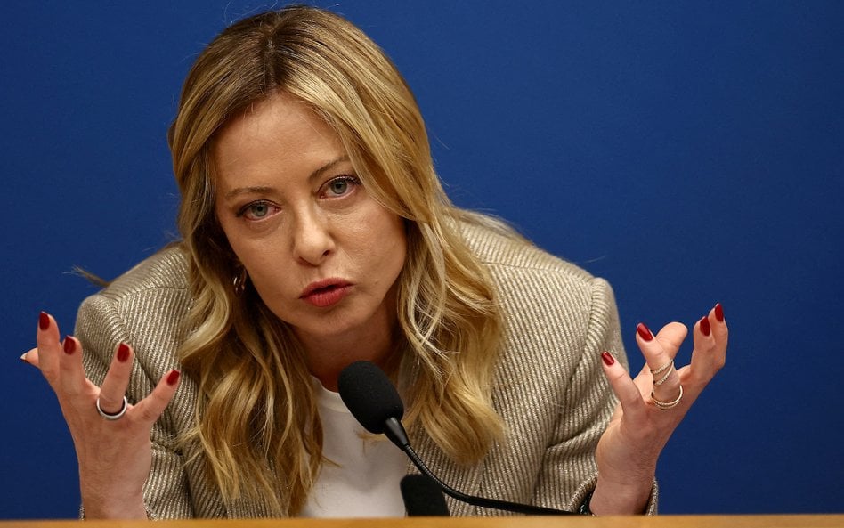 Zdaniem berlińskiego instytutu w ślady Węgier idą rządzone przez skrajnie prawicową koalicję na czel