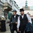 „Belle époque” to kostiumowy serial kryminalny, którego powieściową wersję stworzyli Marek Bukowski 