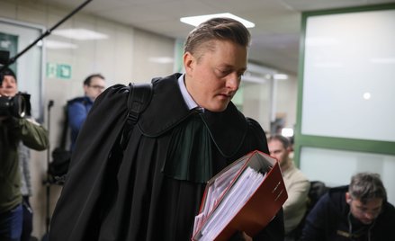 Mec. Bartosz Lewandowski na korytarzu Sądu Rejonowego dla Warszawy-Mokotowa