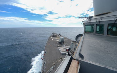 Armia Chin ćwiczy desant, okręt USA przepływa obok Tajwanu