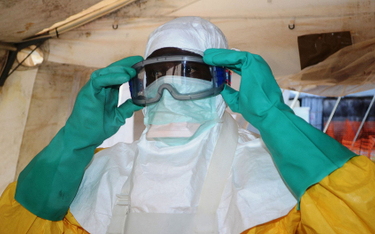 Pył znad Sahary opóźni szczepienia przeciw Eboli w Gwinei