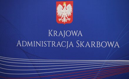 Urzędnik pracuje na zmywaku, bo musi