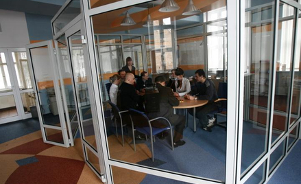 Istotna jest specjalistyczna edukacja z zakresu zarządzania zespołem