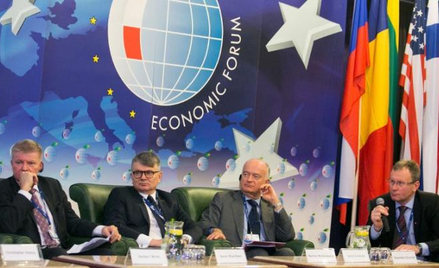 Uczestnicy dyskusji zgodzili się, że kraje kształtując swoją politykę energetyczną, muszą mieć na wz