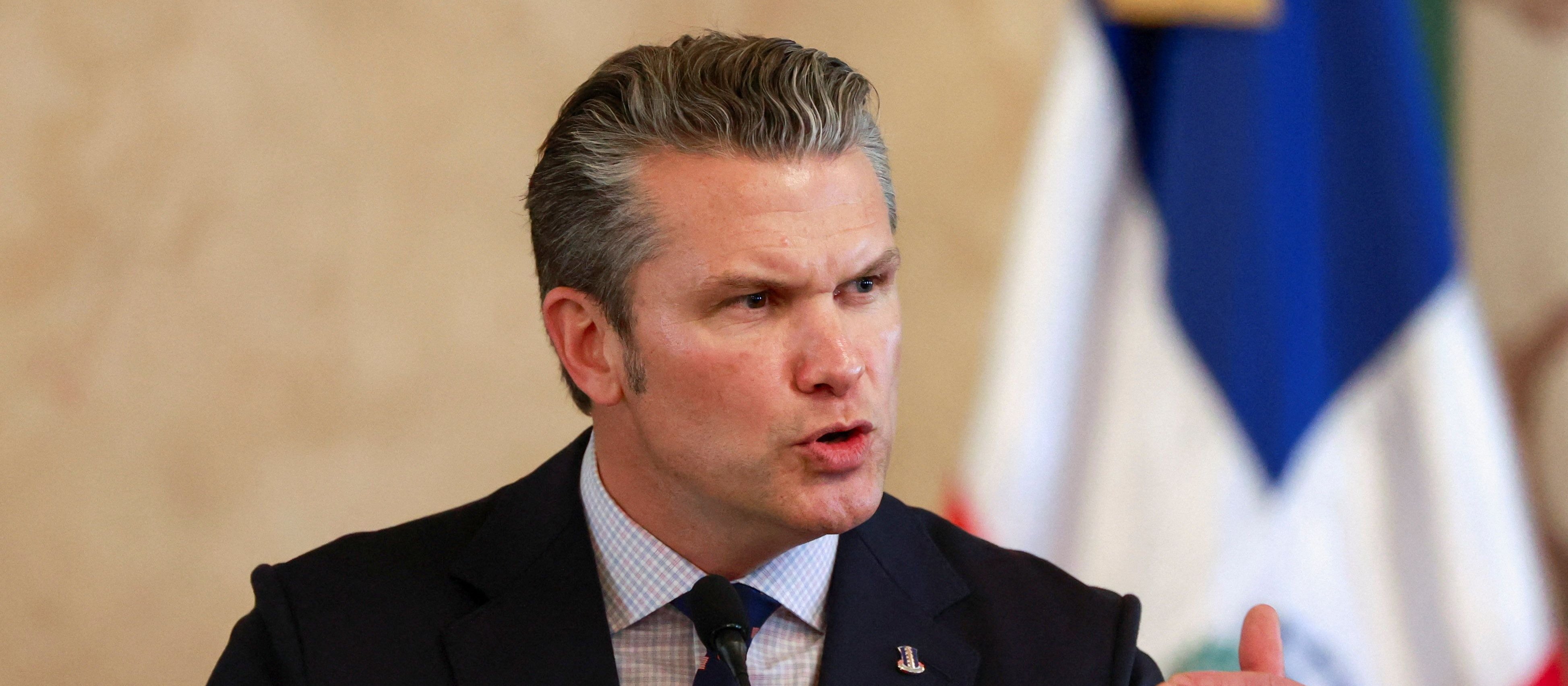 Czy Pete Hegseth nakazał dobić ocalałych w ataku na łódź na Morzu Karaibskim?