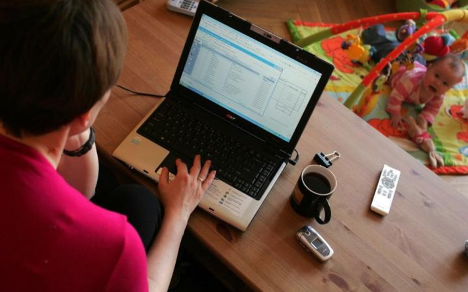 W bankach najtaniej przez Internet, najdrożej w kasie