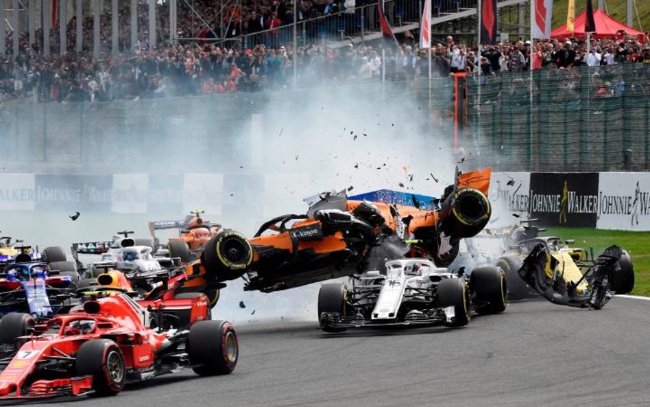 Fernando Alonso (w locie za kierownicą McLarena) w ostatnią niedzielę podczas Grand Prix Belgii na t