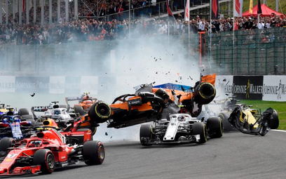 Fernando Alonso (w locie za kierownicą McLarena) w ostatnią niedzielę podczas Grand Prix Belgii na t
