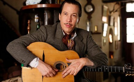 Reda Kateb jako Django Reinhardt