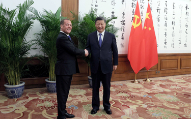 Xi Jinping i Dmitrij Miedwiediew przed rozpoczęciem rozmów w Pekinie