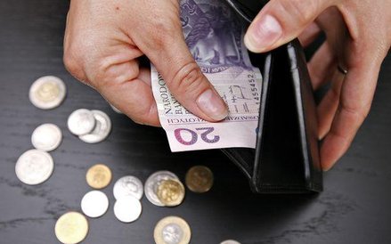 Zdarza się też, że łatwiej o wyższe oprocentowanie na koncie oszczędnościowym, jeżeli jakiejś opłaty