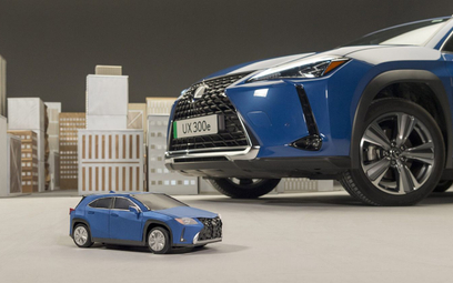 Lexus zbudowany z papieru przez mistrzów origami