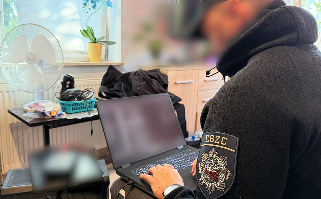 Kilkaset fałszywych alarmów bombowych. Policja zatrzymała siedmiu podejrzanych