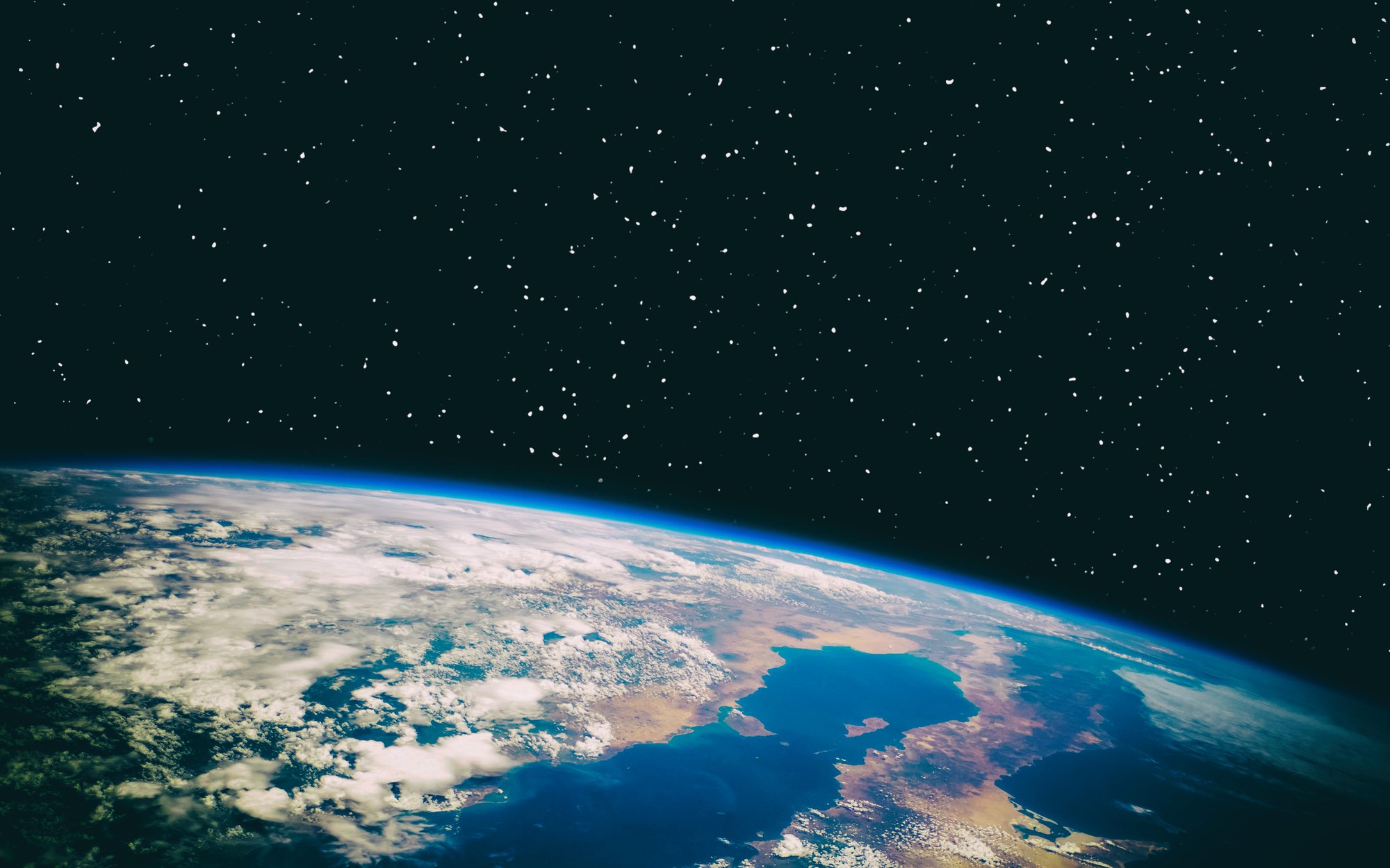 AI poleci w kosmos? Musk, Bezos i Google szykują rewolucję