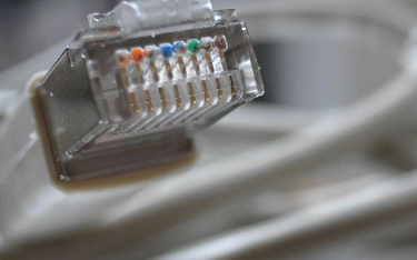 Kablówki przeganiają telekomy w sieci
