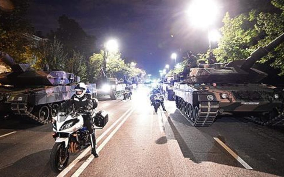 Próba generalna armii przed 15 sierpnia na ulicach Warszawy