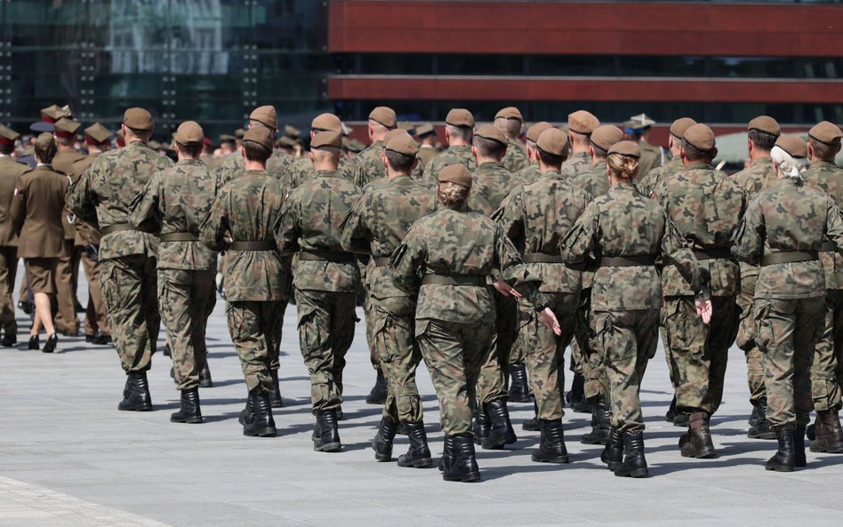 Armia otworzy się na "niezgodnych płciowo"?