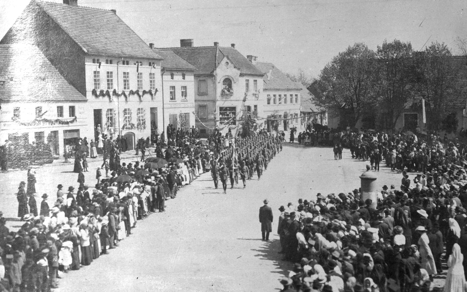 Uroczystość wręczenia sztandaru 2 Eskadrze Wielkoposkiej w Nowym Mieście nad Wartą