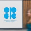 Ropy będzie więcej. OPEC+ rozpędza pompy