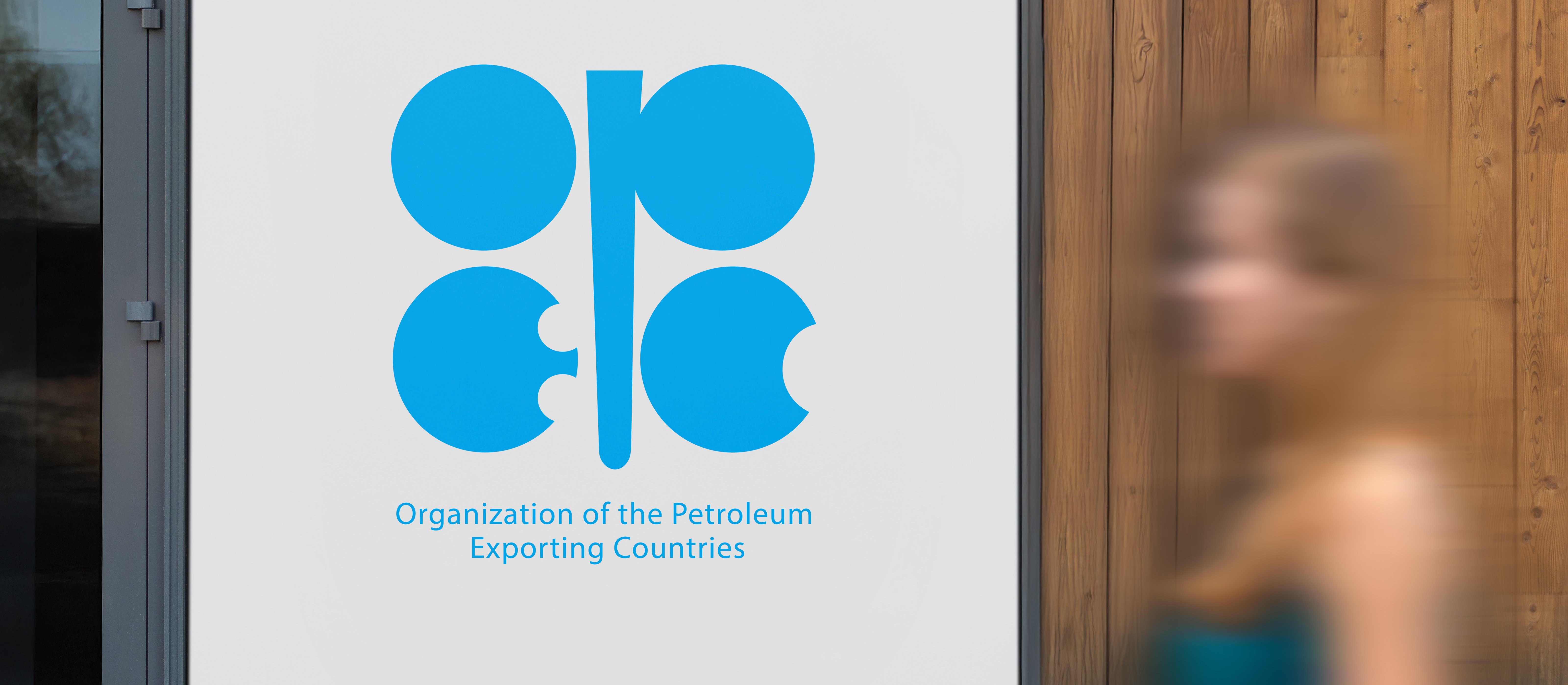 Будет больше нефти. ОПЕК+ ускоряет производство насосов