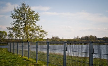 Grodzenie jeziora - czy jest legalne? Prawo gwarantuje każdemu obywatelowi prawo powszechnego korzys