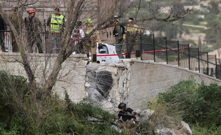 Funkcjonariusze służb bezpieczeństwa na miejscu zdarzenia w Jerozolimie