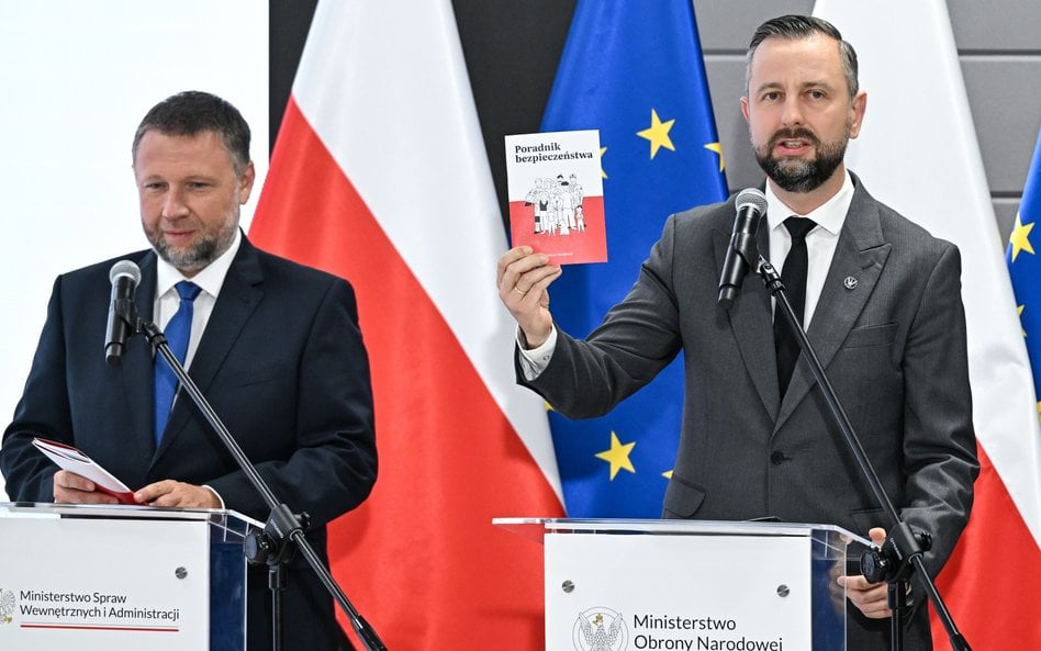 „Poradnik bezpieczeństwa” zaprezentowali wicepremier, minister obrony narodowej Władysław Kosiniak-K
