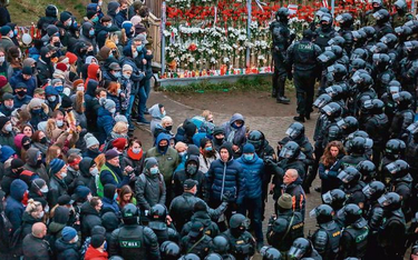 Funkcjonariusze MSW rozpędzili w niedzielę w Mińsku demonstrację obrońców memoriału upamiętniającego
